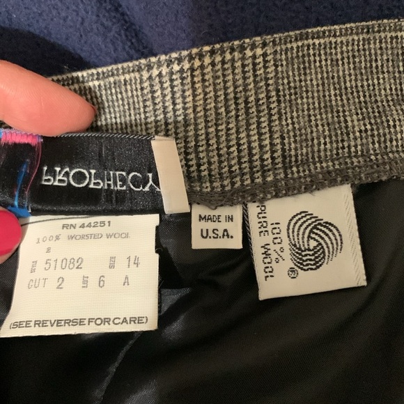 Rare women's Almost new 100 % Wool, Glen plaid MIKI skirt . Size 14 regular. - Picture 3 of 3